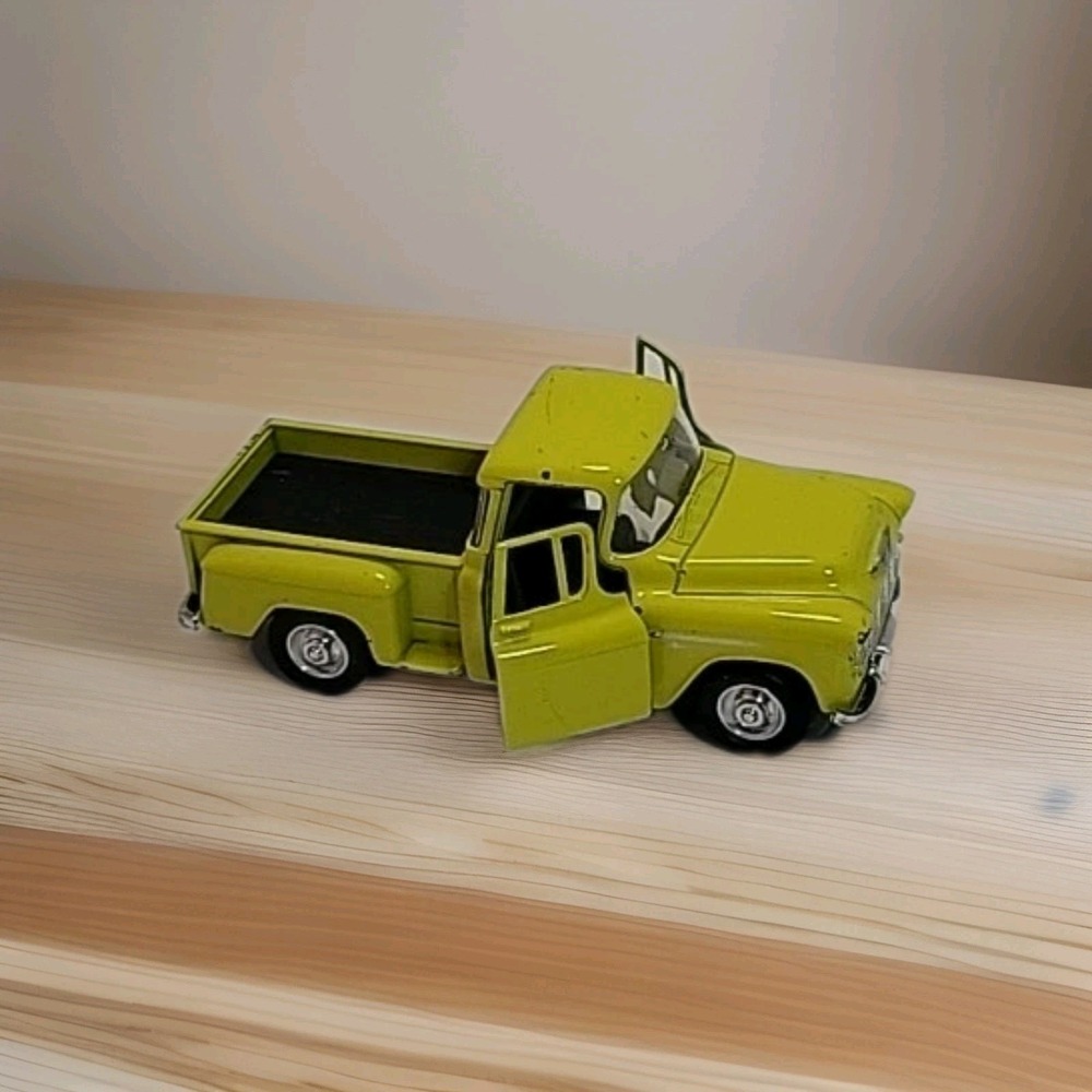 Kinsmart Pull Back Yellow 1955 Chevy Stepside Pickup‎ Truck with Surfboard 1:32